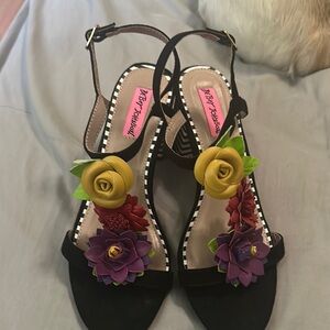 Betsey Johnson Yellow Black Sandals with Floral Accents size 7.5